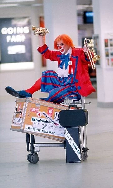 Norwegian musical clown Melvix Tix at Newcastle Airport
