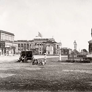 1860s India by Samuel Bourne - statue town Hall Calcutta Kol