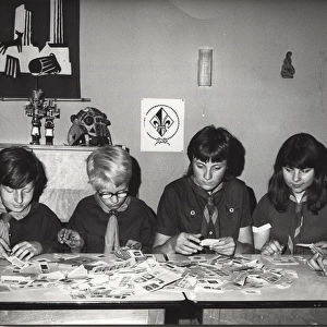 German scouts (girls and boys) doing crafts