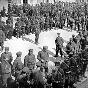 Greek troops gathered on the docks at Salonika