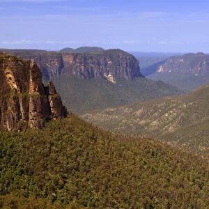 Grose Valley - view from Govetts Leap Lookout towards the vast expanse of the forest-clad wilderness of Grose Valley - Blue Mountains National Park, New South Wales, Australia