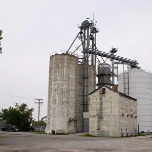 Grain silos in Atlanta Illinois