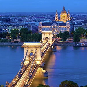 Chain Bridge, Four Seasons Hotel, Gresham Palace and St. Stephens Basilica at dusk, UNESCO World Heritage Site, Budapest, Hungary, Europe