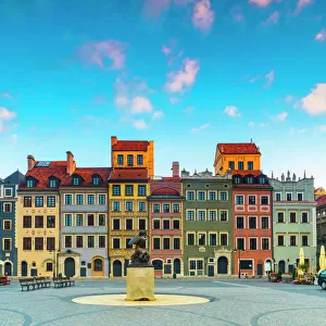 Old Town Market Square and the Warsaw Mermaid at dawn, UNESCO World Heritage Site