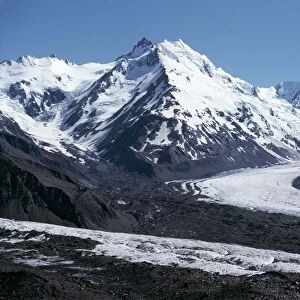The Tasman Glacier and the Minaret Mountain