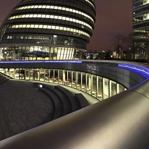 England, London City Hall at the River Thames