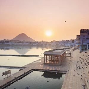 India, Rajasthan, Pushkar Holy Town, Bathing Ghats on the Lake