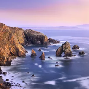 Ireland, Co. Donegal, Maghery, Crohy head, Sea arch and sea stacks