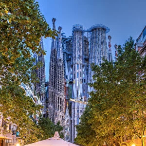 Outdoor cafe at Avinguda de Gaudi pedestrian mall with Sagrada Familia basilica church in