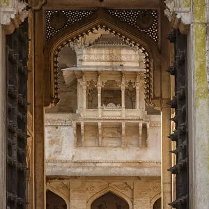 Visitors at the Bundi palace, City of Bundi, Rajasthan, India, Asia