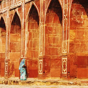 Woman & Arches of Humayuns Tomb, New Delhi, India