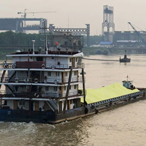 China, Hubei, Yangtze Barge carrying sulphur on the Yangtze River east of Wuhan