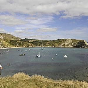 England, Dorset, Isle of Purbeck, Couple looking out over Lulworth Cove