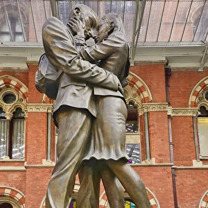 England, London, St Pancras railway station on Euston Road, The Meeting Place statue by Paul Day