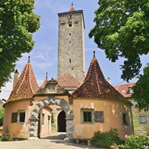 Germany, Bavaria, Rothenburg ob der Tauber, Castle Gate and tower