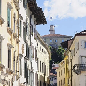 Italy, Friuli Venezia Giulia, Udine, Piazza Mateotti with cafes & view to Castle