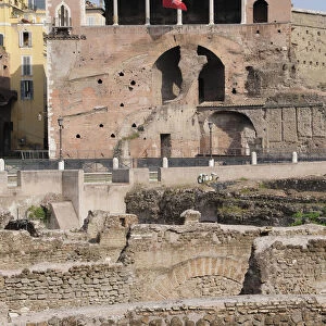 Italy, Lazio, Rome, Fori Imperiale, Trajans Forum & market, view across ruins of Trajans Forum to Trajans market