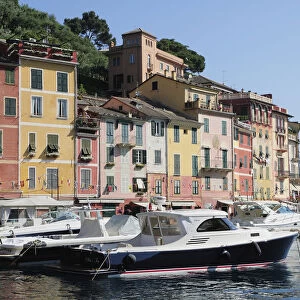 Italy, Liguria, Portofino, waterside houses with boats in the bay