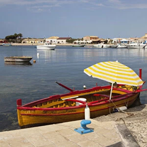 Italy, Sicily, Marzamemi, Marzamemi harbour and town
