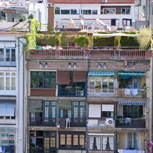 Spain, Catalonia, Barcelona, Apartment building