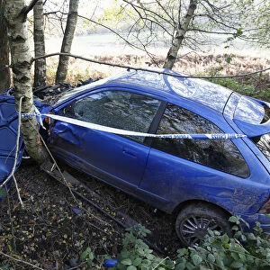 Transport, Road, Cars, Accident, Rover car crashed into tree