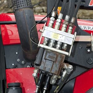 Quick release hydralic bracket on tractor for powering loader, England, october