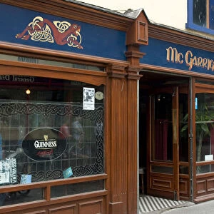 Europe, Ireland, Sligo. Front of traditional Irish pub. Credit as: Wendy Kaveney