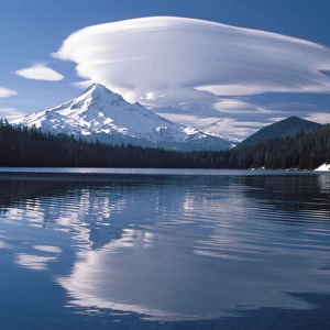 Large lenticular cloud hanging over Mt. Hood reflected in Lost Lake in the Oregon