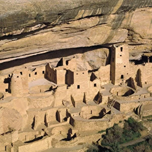 USA, Colorado, Mesa Verde NP. Visitors can get an overview of Cliff Palace at Mesa