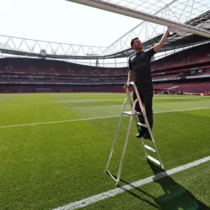 Arsenal Groundstaff Preparing Emirates Stadium for Arsenal vs. Crystal Palace (2018-19)