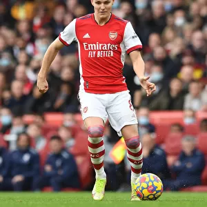 Arsenal vs Manchester City: Martin Odegaard in Action at the Emirates Stadium, Premier League 2021-22