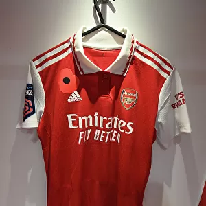 Arsenal Women Honor Remembrance Day with Poppy Shirts vs. Manchester United (FA Women's Super League)