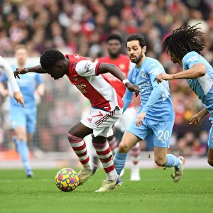 Arsenal's Bukayo Saka Outmaneuvers Manchester City's Nathan Ake in Premier League Clash