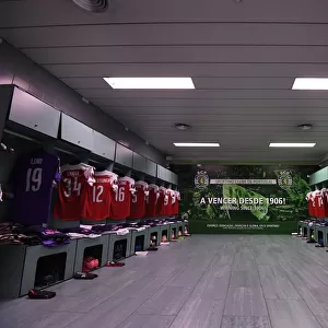 Arsenal's Pre-Match Huddle: Sporting Lisbon v Arsenal, UEFA Europa League 2018-19