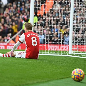 Martin Odegaard vs Manchester City: Arsenal's Midfield Battle in Premier League Clash