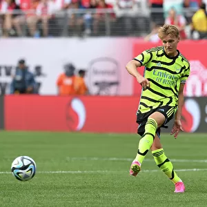 Martin Odegaard's Star Performance: Arsenal Outshines Manchester United at MetLife Stadium (2023)