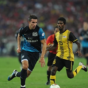 Robin van Persie (Arsenal) Mohd Muslin (Malaysia). Malaysia XI 0: 4 Arsenal