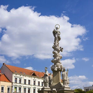 Column with a statue of the Virgin Mary, cultural heritage, Masaryk Square, in HodonAzAin, HodonAzAin district, South Moravia region, Czech Republic, Europe