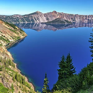 Crater Lake And Wizard Island Landscape