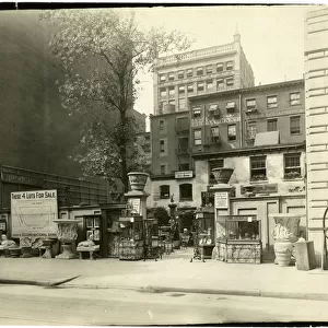 28th St between Broadway and Fifth Avenue, c. 1905-18 (gelatin silver photo)