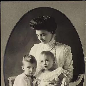 Ak Crown Princess Cecilie with her sons, Liersch 2137 u (b / w photo)
