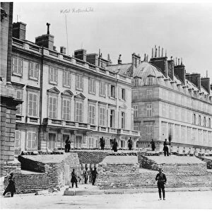 Barricade during the Commune of Paris in Rue de Rivoli, 1871 (b / w photo)