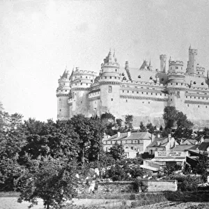 The castle of Pierrefonds, c. 1890 (b / w photo)