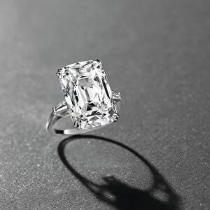 An elegant ring (platinum & diamond)