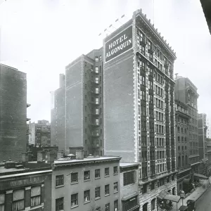 Hotel Algonquin, West 44th Street, New York City (b / w photo)
