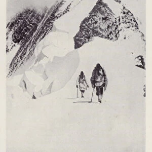 Members of the British expedition on the upper slopes of Mount Everest (b / w photo)