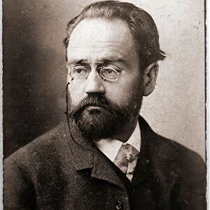 Portrait of Emile Zola (b / w photo)
