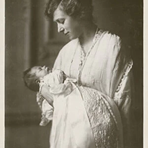Princess Mary, Viscountess Lascelles, with her eldest son, George, 1923 (b / w photo)