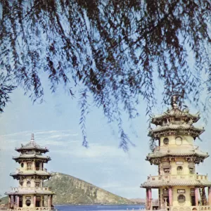 Taiwan: Spring and Autumn Pavilions, Tsoying, 1959 (photo)