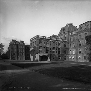 Vassar College, Poughkeepsie, New York, c. 1904 (b / w photo)